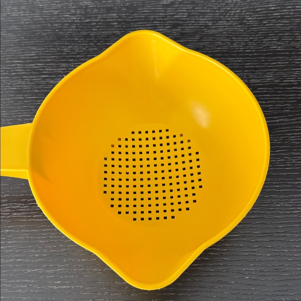 Tupperware Yellow Strainer with Handle - Picture 2 of 7